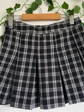 H&M Divided Black White Plaid Pleated Mini Skirt Dark Academia Preppy Size 6